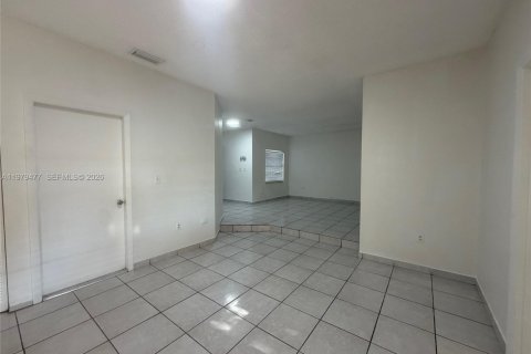 Villa ou maison à vendre à Miami, Floride: 3 chambres, 165.55 m2 № 2049018 - photo 11