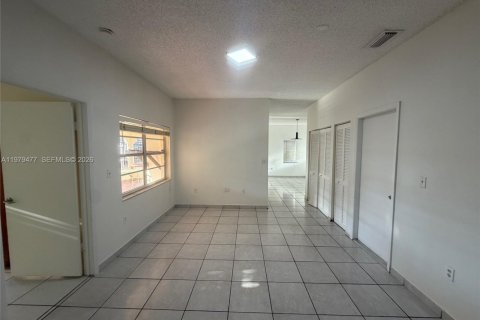 Villa ou maison à vendre à Miami, Floride: 3 chambres, 165.55 m2 № 2049018 - photo 6