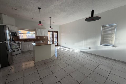 Villa ou maison à vendre à Miami, Floride: 3 chambres, 165.55 m2 № 2049018 - photo 17