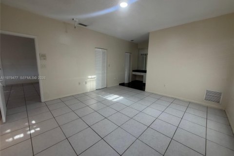 Villa ou maison à vendre à Miami, Floride: 3 chambres, 165.55 m2 № 2049018 - photo 20