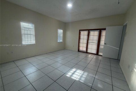 Villa ou maison à vendre à Miami, Floride: 3 chambres, 165.55 m2 № 2049018 - photo 25