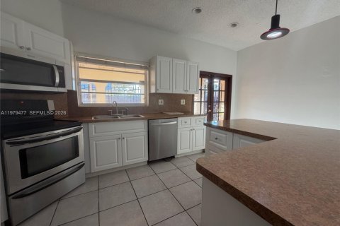 Villa ou maison à vendre à Miami, Floride: 3 chambres, 165.55 m2 № 2049018 - photo 13