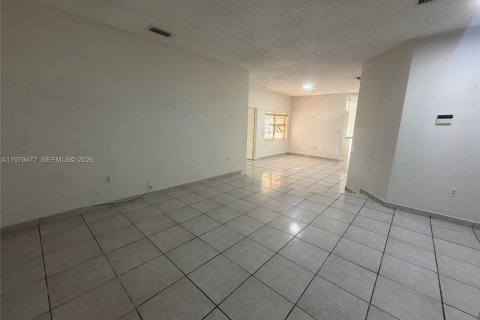 Villa ou maison à vendre à Miami, Floride: 3 chambres, 165.55 m2 № 2049018 - photo 9