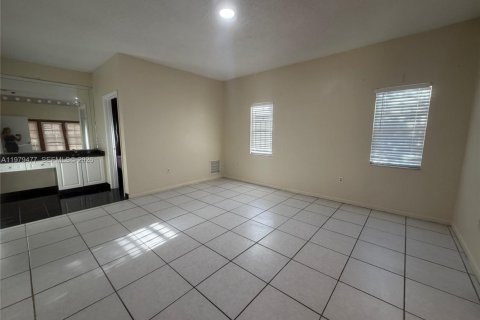 Villa ou maison à vendre à Miami, Floride: 3 chambres, 165.55 m2 № 2049018 - photo 26