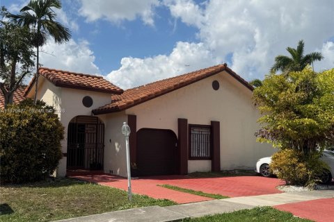 Дом в Майами, Флорида 3 спальни, 165.55м2 № 2049018