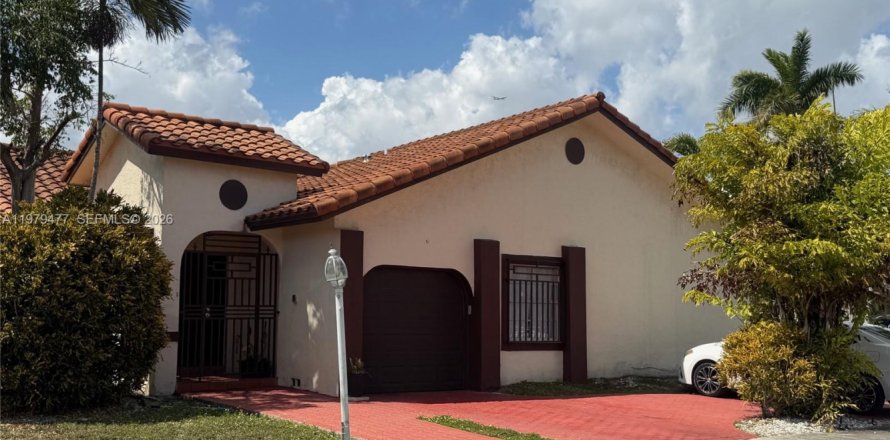 Дом в Майами, Флорида 3 спальни, 165.55м2 № 2049018