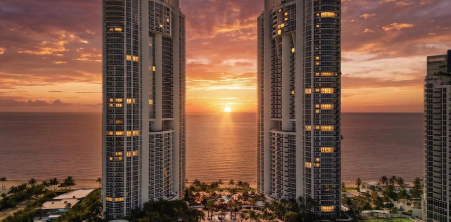 Condo à Sunny Isles Beach, Floride, 3 chambres № 2250023