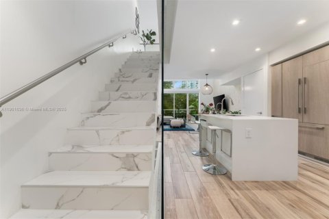 Condo in Miami, Florida, 2 bedrooms  № 1953206 - photo 9