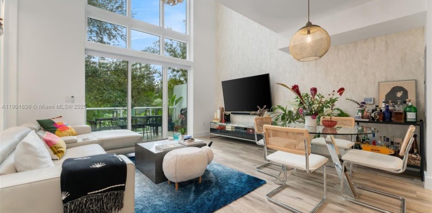 Condo in Miami, Florida, 2 bedrooms  № 1953206