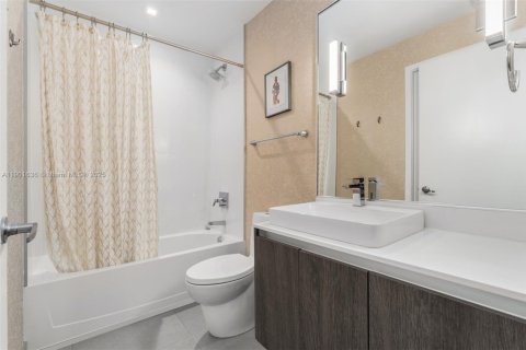 Condo in Miami, Florida, 2 bedrooms  № 1953206 - photo 15