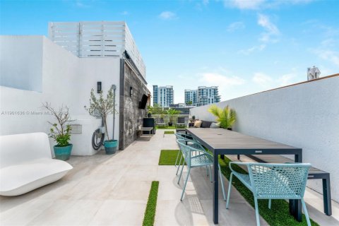 Condo in Miami, Florida, 2 bedrooms  № 1953206 - photo 29