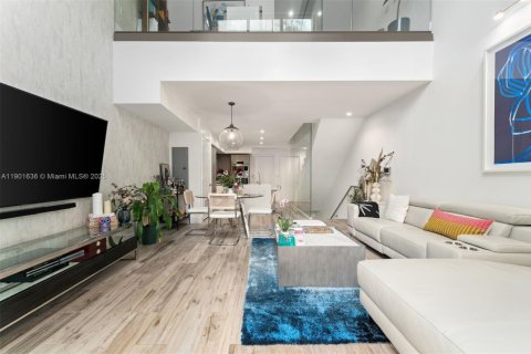 Condo in Miami, Florida, 2 bedrooms  № 1953206 - photo 5