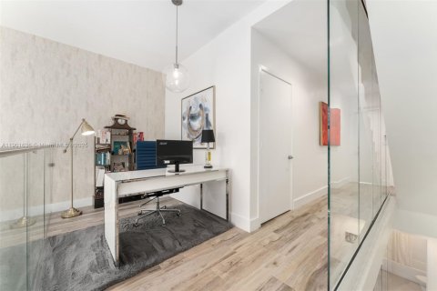 Condo in Miami, Florida, 2 bedrooms  № 1953206 - photo 11