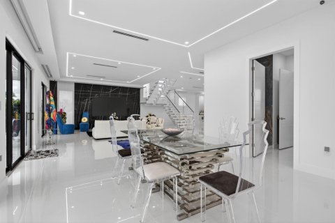 Villa ou maison à vendre à Fort Lauderdale, Floride: 6 chambres, 400.5 m2 № 2265354 - photo 15