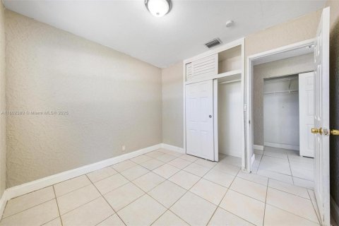 House in Sunrise, Florida 3 bedrooms, 99.03 sq.m. № 1688938 - photo 13