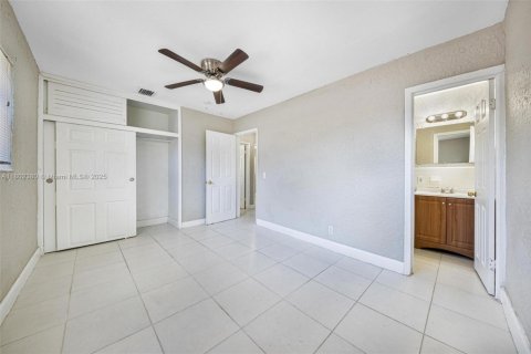 House in Sunrise, Florida 3 bedrooms, 99.03 sq.m. № 1688938 - photo 17
