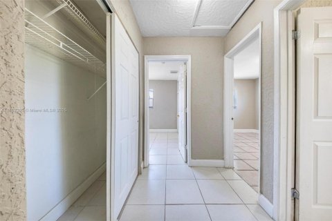 House in Sunrise, Florida 3 bedrooms, 99.03 sq.m. № 1688938 - photo 11