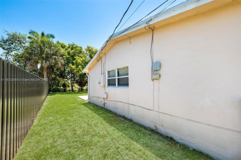 House in Sunrise, Florida 3 bedrooms, 99.03 sq.m. № 1688938 - photo 23