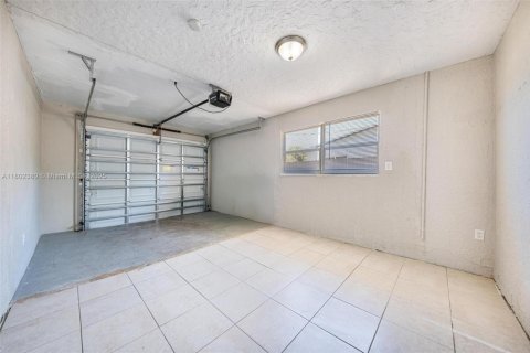 House in Sunrise, Florida 3 bedrooms, 99.03 sq.m. № 1688938 - photo 21