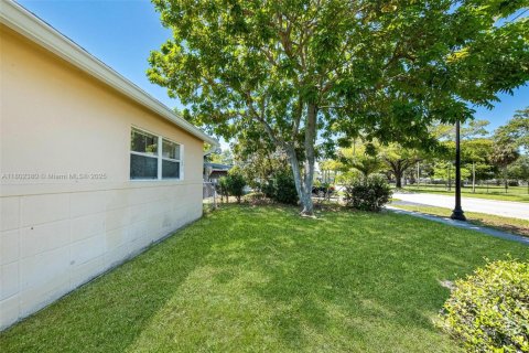 House in Sunrise, Florida 3 bedrooms, 99.03 sq.m. № 1688938 - photo 26
