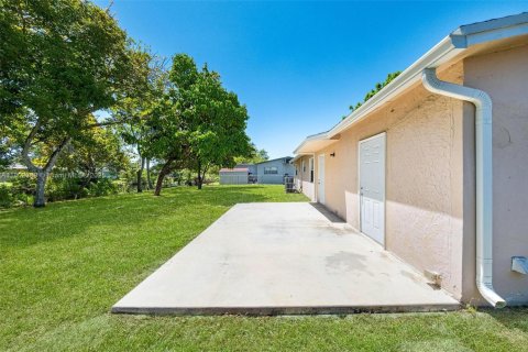 House in Sunrise, Florida 3 bedrooms, 99.03 sq.m. № 1688938 - photo 24