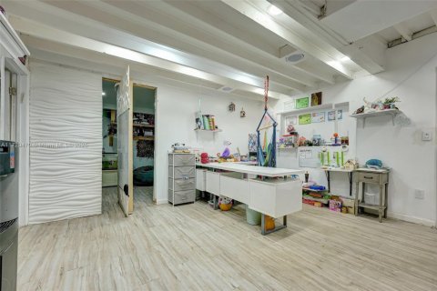 House in North Miami Beach, Florida 6 bedrooms, 367.89 sq.m. № 1479810 - photo 9