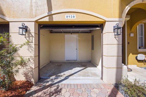 Townhouse in Miami, Florida 2 bedrooms, 139.35 sq.m. № 2428477 - photo 26