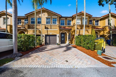 Adosado en Miami, Florida 2 dormitorios, 139.35 m2 № 2428477