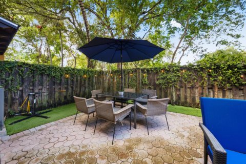 Townhouse in Miami, Florida 2 bedrooms, 139.35 sq.m. № 2428477 - photo 29