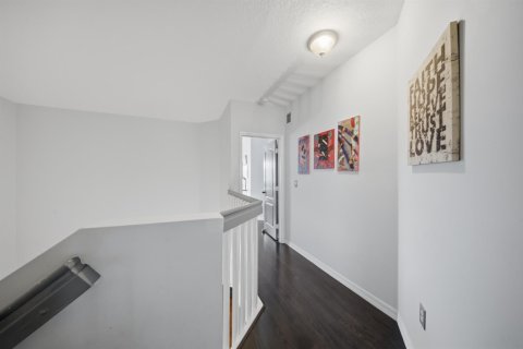 Townhouse in Miami, Florida 2 bedrooms, 139.35 sq.m. № 2428477 - photo 21