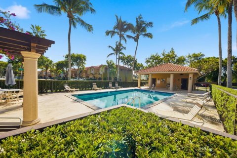 Townhouse in Miami, Florida 2 bedrooms, 139.35 sq.m. № 2428477 - photo 30