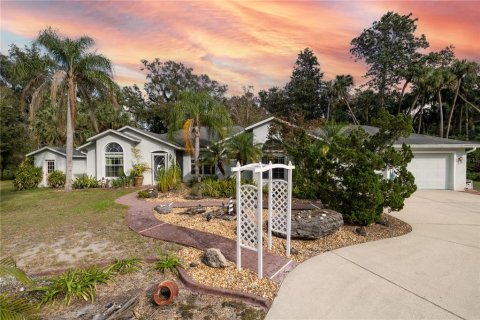 House in New Smyrna Beach, Florida 3 bedrooms, 201.78 sq.m. № 1509319 - photo 1