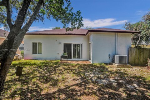 House in Fort Lauderdale, Florida 4 bedrooms, 148.46 sq.m. № 1842454 - photo 21