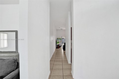 House in Fort Lauderdale, Florida 4 bedrooms, 148.46 sq.m. № 1842454 - photo 3