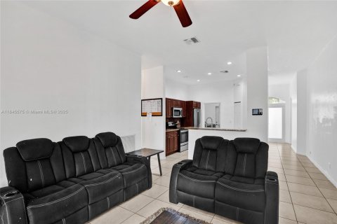 House in Fort Lauderdale, Florida 4 bedrooms, 148.46 sq.m. № 1842454 - photo 14