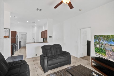 House in Fort Lauderdale, Florida 4 bedrooms, 148.46 sq.m. № 1842454 - photo 13