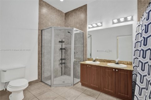 House in Fort Lauderdale, Florida 4 bedrooms, 148.46 sq.m. № 1842454 - photo 11