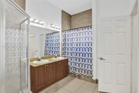 House in Fort Lauderdale, Florida 4 bedrooms, 148.46 sq.m. № 1842454 - photo 12
