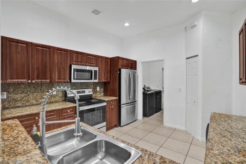 House in Fort Lauderdale, Florida 4 bedrooms, 148.46 sq.m. № 1842454 - photo 5
