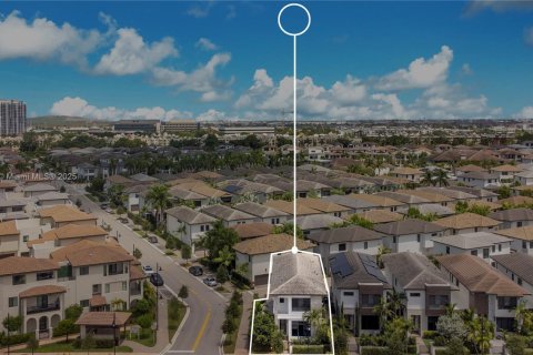 Casa en alquiler en Doral, Florida, 3 dormitorios, 202.71 m2 № 1953267 - foto 2