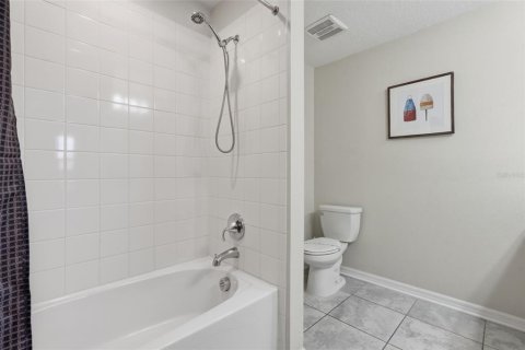 Купить кондоминиум в Киссимми, Флорида 5 комнат, 110.18м2, № 2236510 - фото 27