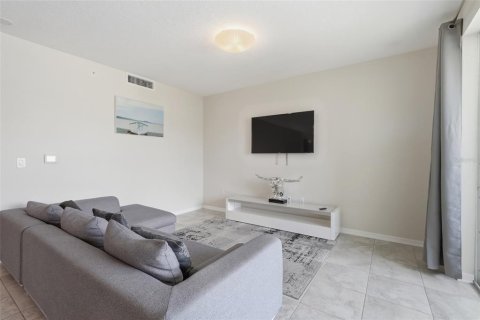 Купить кондоминиум в Киссимми, Флорида 5 комнат, 110.18м2, № 2236510 - фото 12
