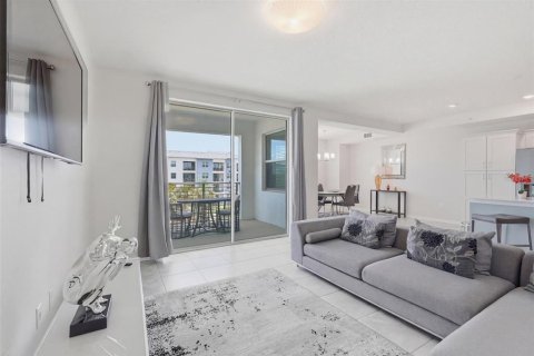 Купить кондоминиум в Киссимми, Флорида 5 комнат, 110.18м2, № 2236510 - фото 11