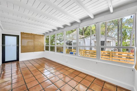 House in Miami, Florida 2 bedrooms, 148.64 sq.m. № 2067562 - photo 16