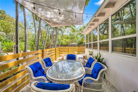 House in Miami, Florida 2 bedrooms, 148.64 sq.m. № 2067562 - photo 29