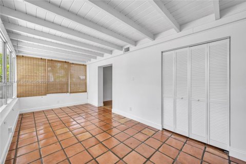 House in Miami, Florida 2 bedrooms, 148.64 sq.m. № 2067562 - photo 14
