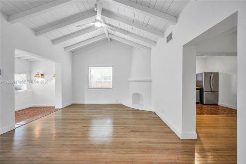 House in Miami, Florida 2 bedrooms, 148.64 sq.m. № 2067562 - photo 7