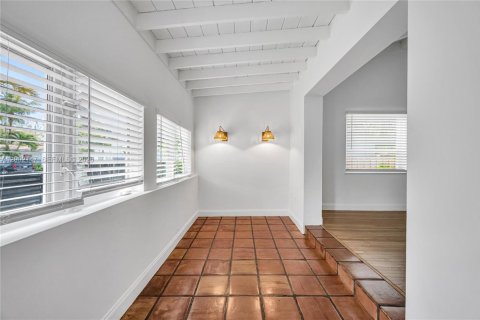 House in Miami, Florida 2 bedrooms, 148.64 sq.m. № 2067562 - photo 3