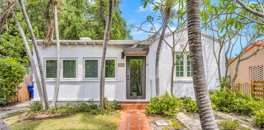 House in Miami, Florida 2 bedrooms, 148.64 sq.m. № 2067562