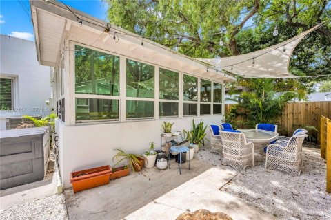 House in Miami, Florida 2 bedrooms, 148.64 sq.m. № 2067562 - photo 27